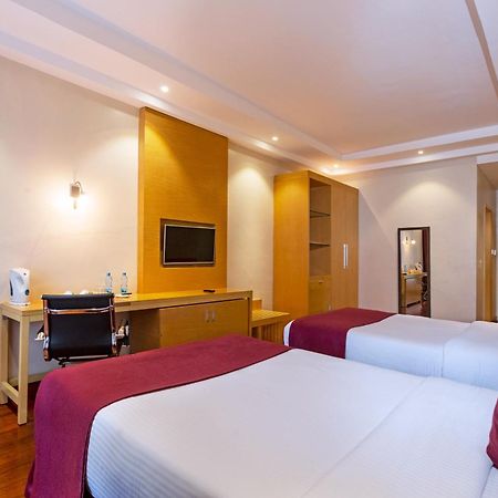 Three Steers Hotel Meru Экстерьер фото