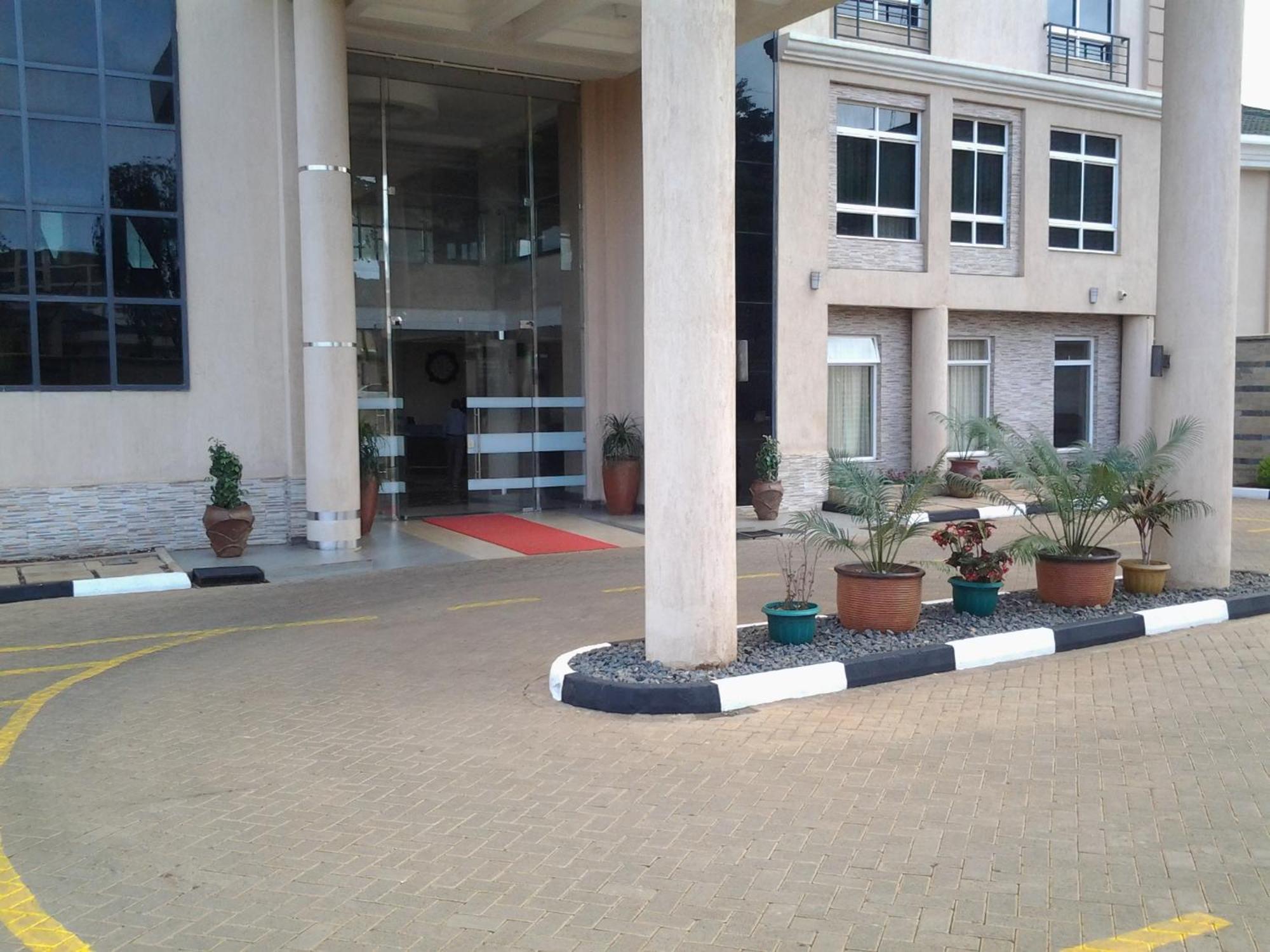 Three Steers Hotel Meru Экстерьер фото