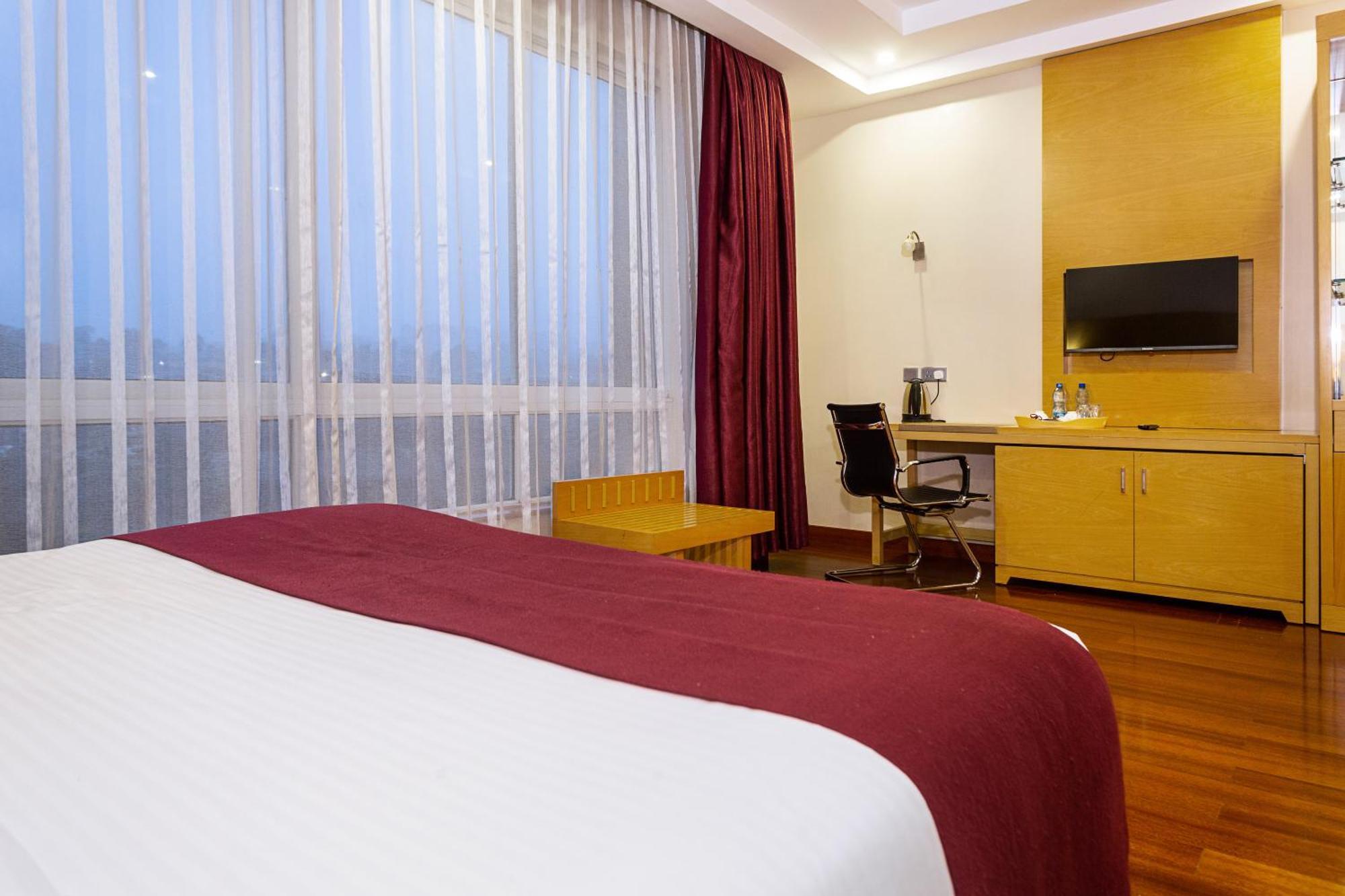 Three Steers Hotel Meru Экстерьер фото