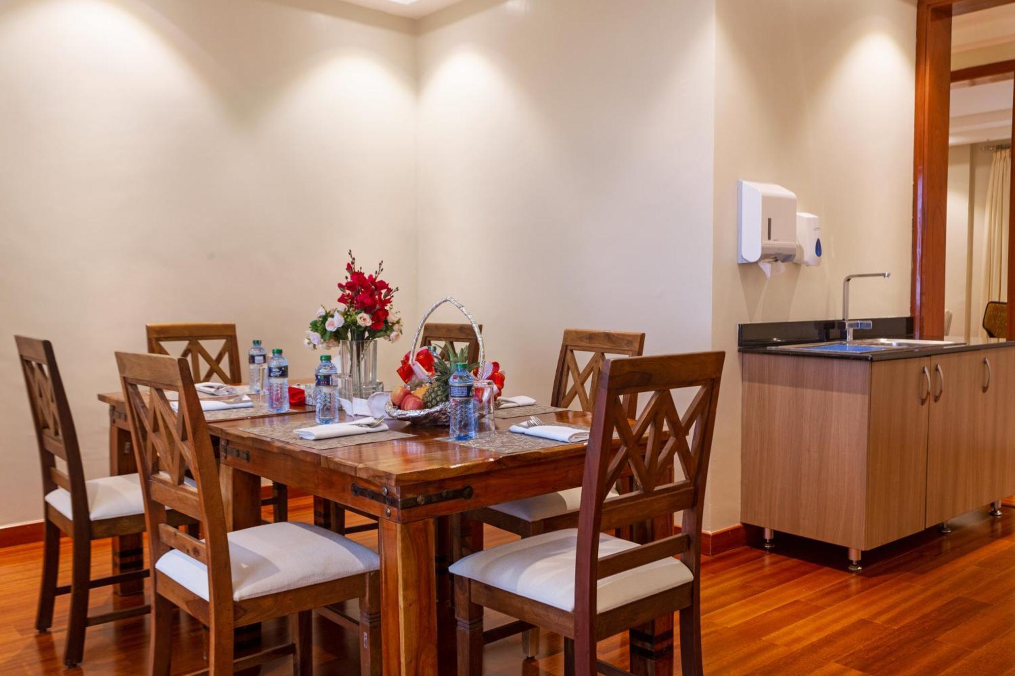 Three Steers Hotel Meru Экстерьер фото