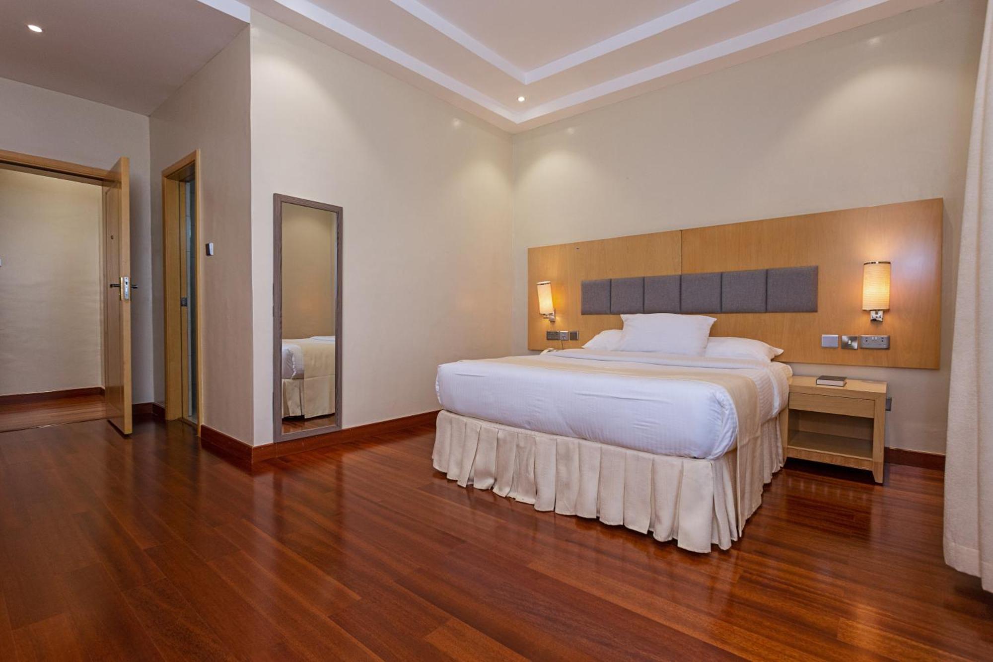 Three Steers Hotel Meru Экстерьер фото