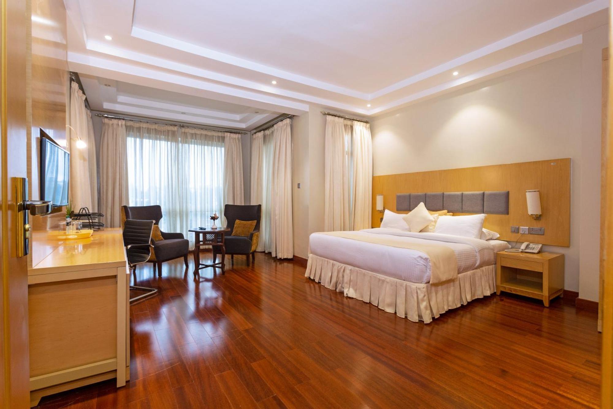 Three Steers Hotel Meru Экстерьер фото