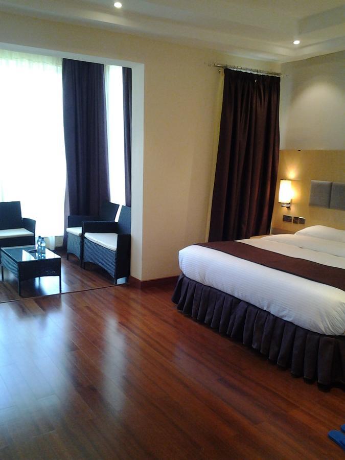 Three Steers Hotel Meru Экстерьер фото