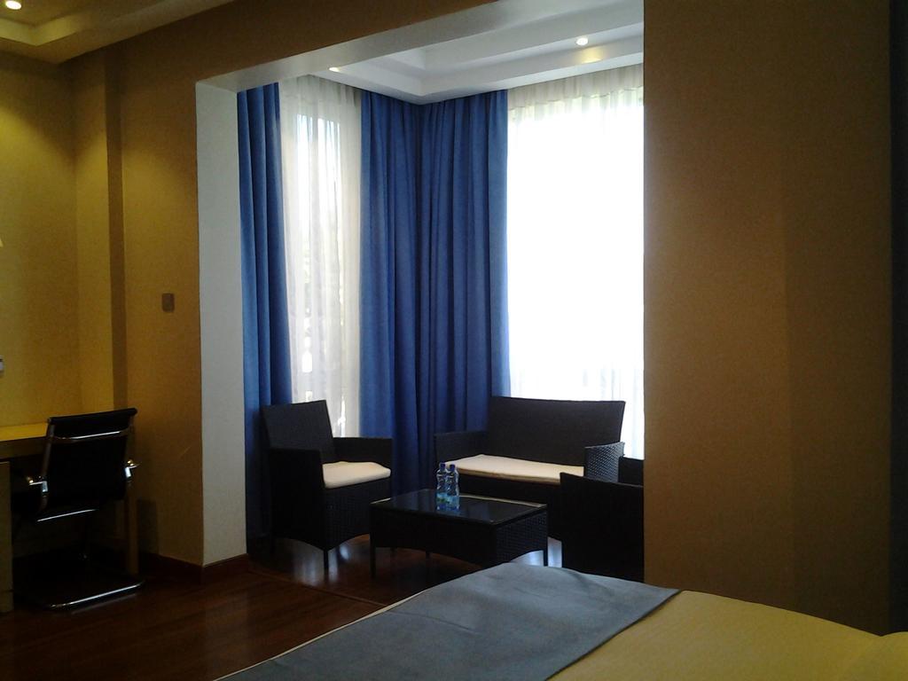 Three Steers Hotel Meru Экстерьер фото