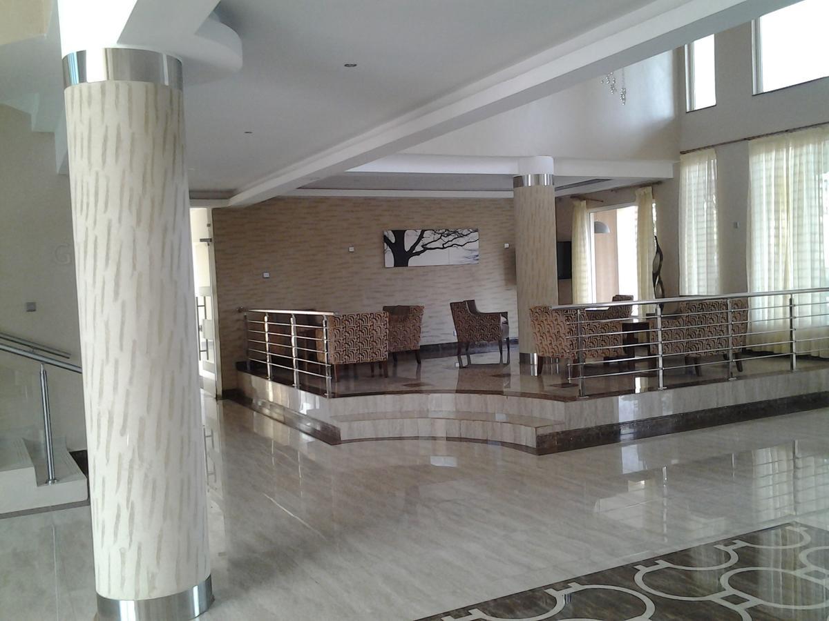 Three Steers Hotel Meru Экстерьер фото