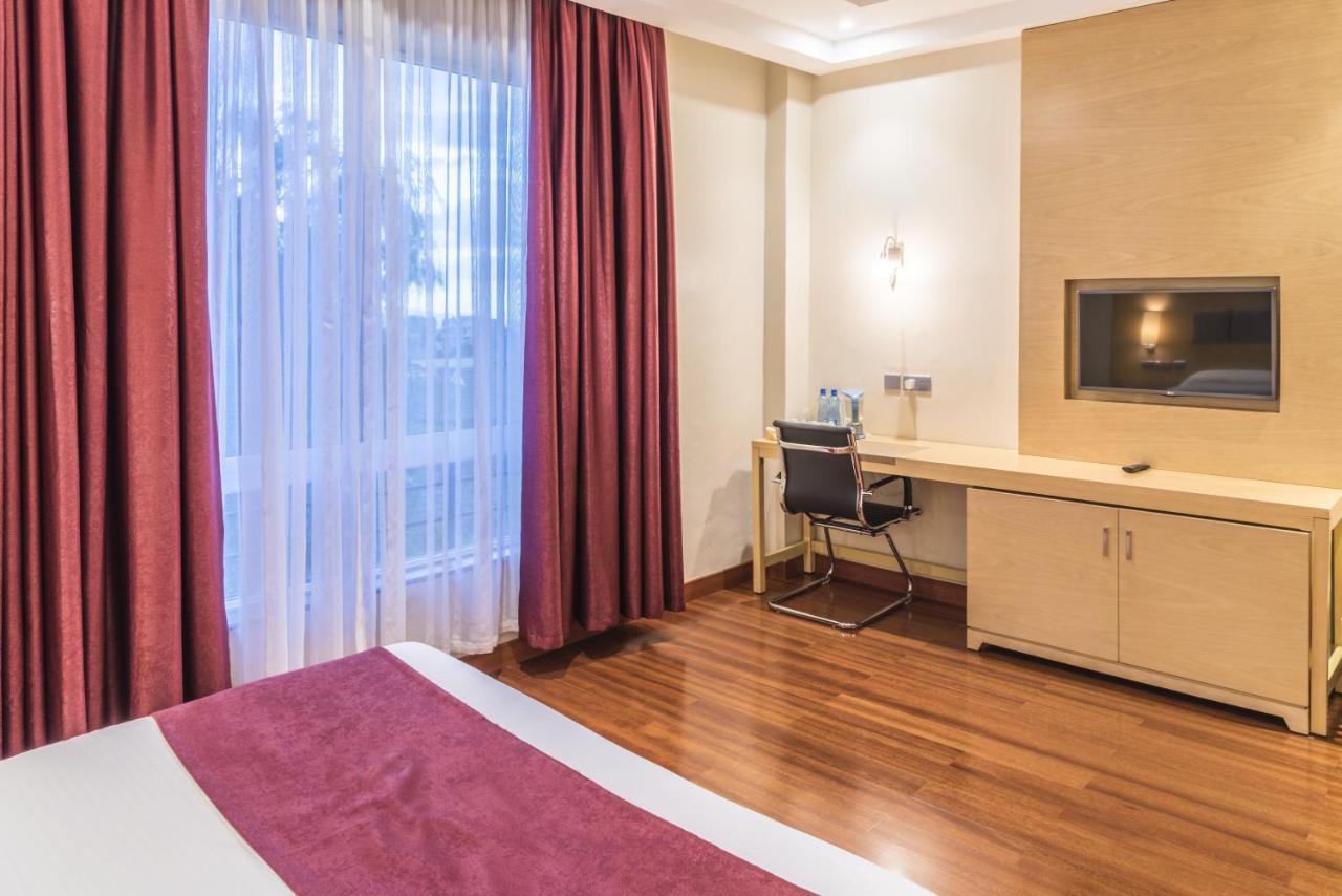 Three Steers Hotel Meru Экстерьер фото